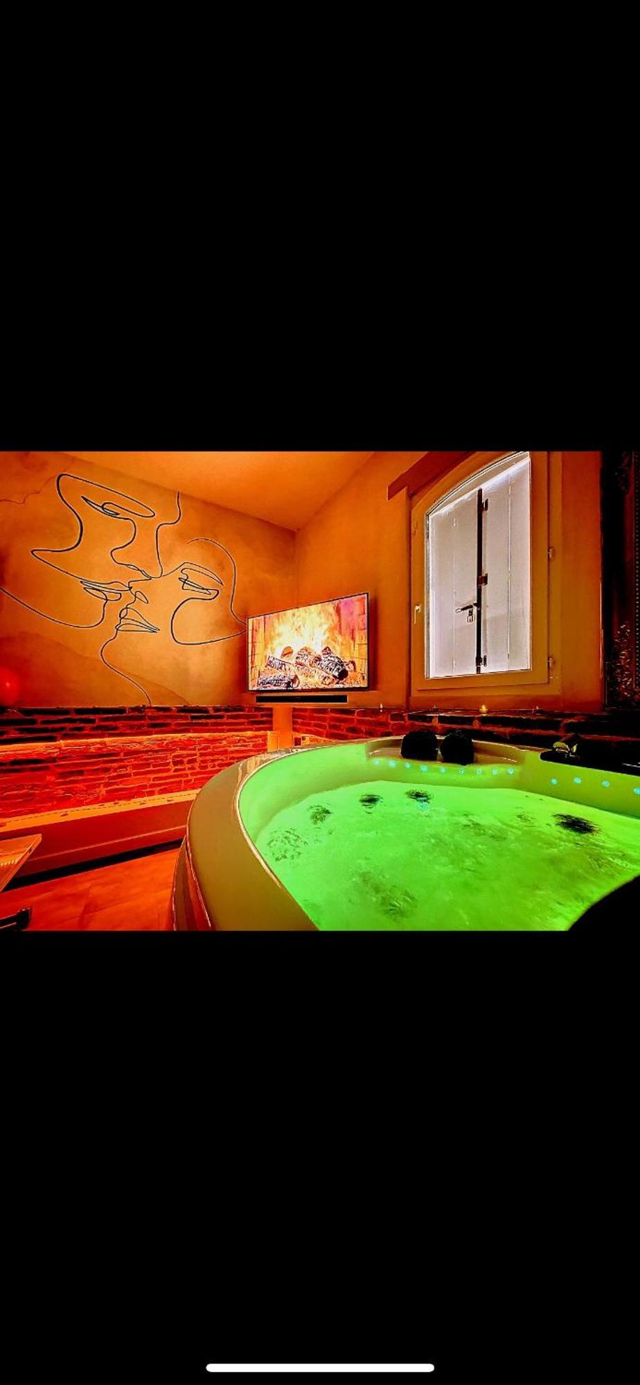 L'Antre Vue - Jacuzzi Au Chateau Belberaud Buitenkant foto